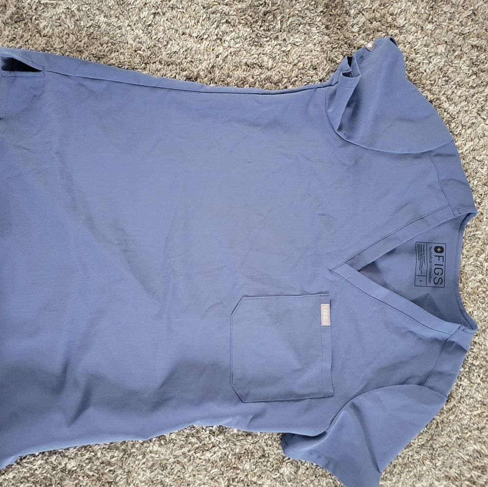 Size small Figs Big Sky color 1 pocket top